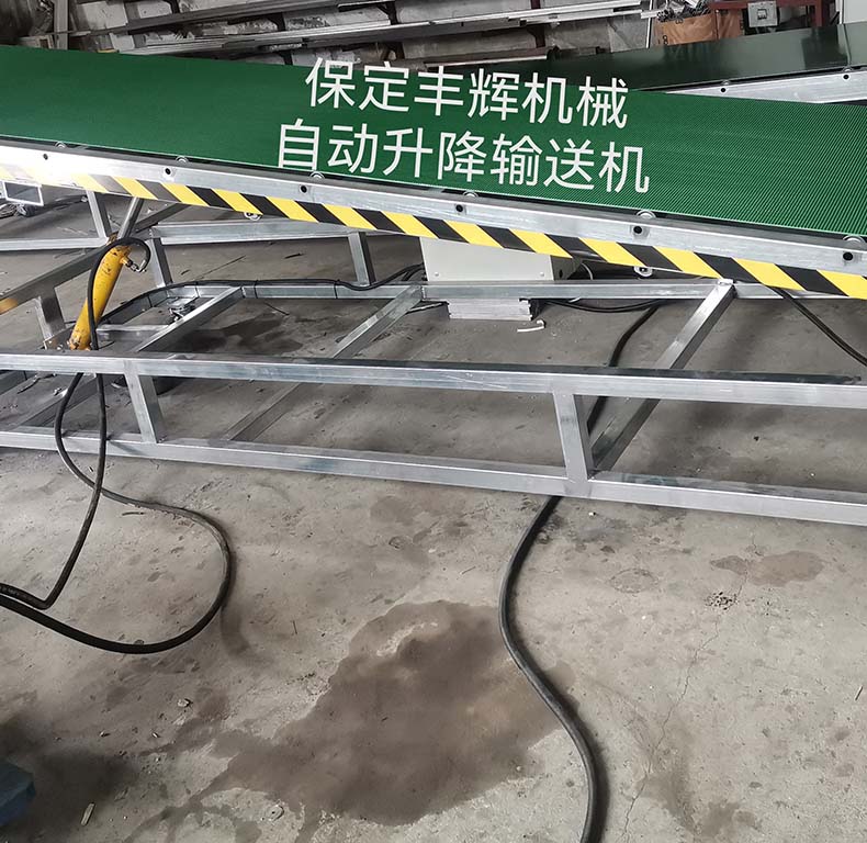 自動升降輸送機